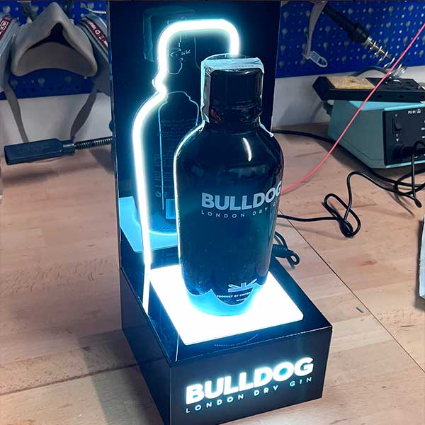 Display per bottiglia luminosi per tour Bulldog Italia