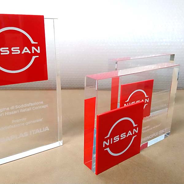 Plexismart Roma - Premi in plexiglass per Nissan - Soddisfazione Fornitori Retail Concept 