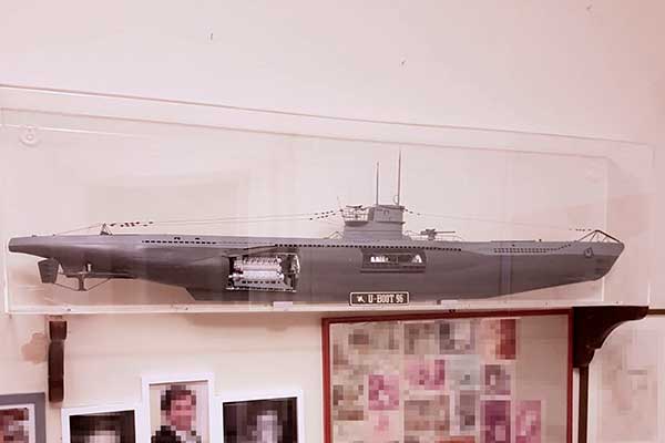 Sottomarino U-Boot in teca Plexismart - Modellismo Navale Statico
